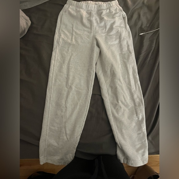 Aritzia sweatpants - Picture 2 of 3